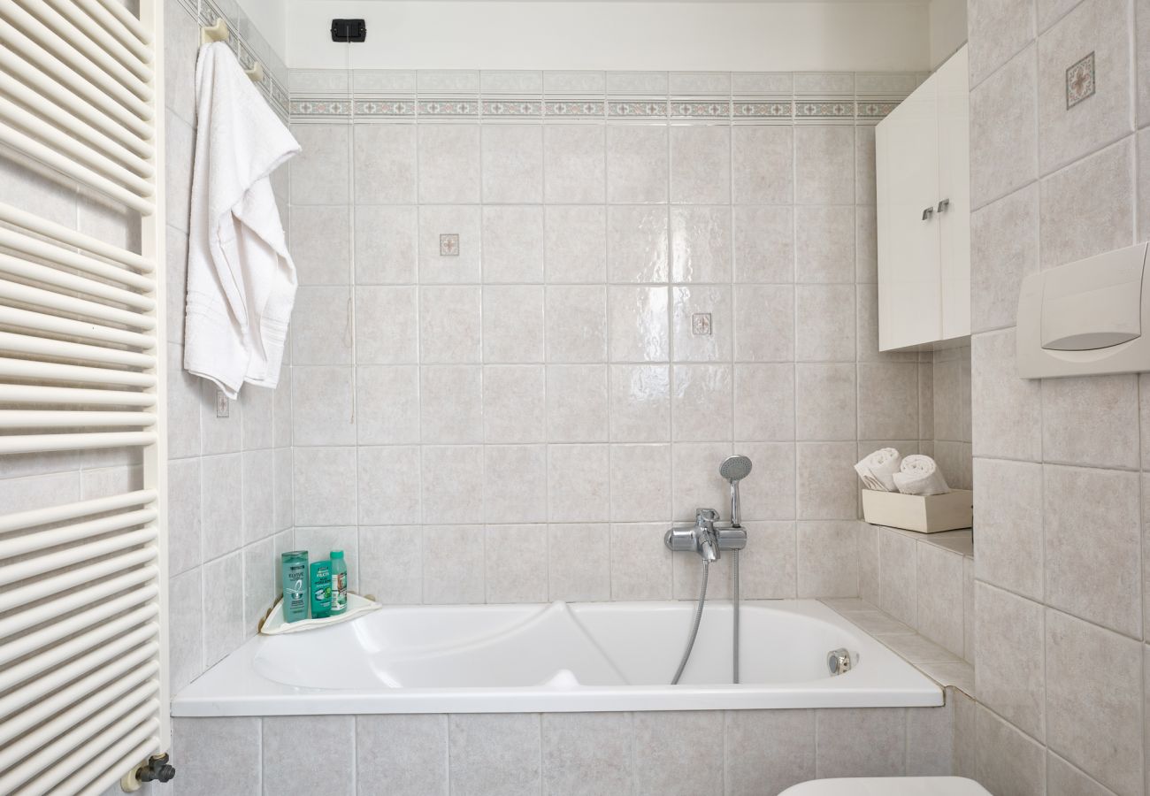 Appartamento a Bardolino - Regarda - La Casa di Fido con 3 camere, 2 bagni, giardino recintato