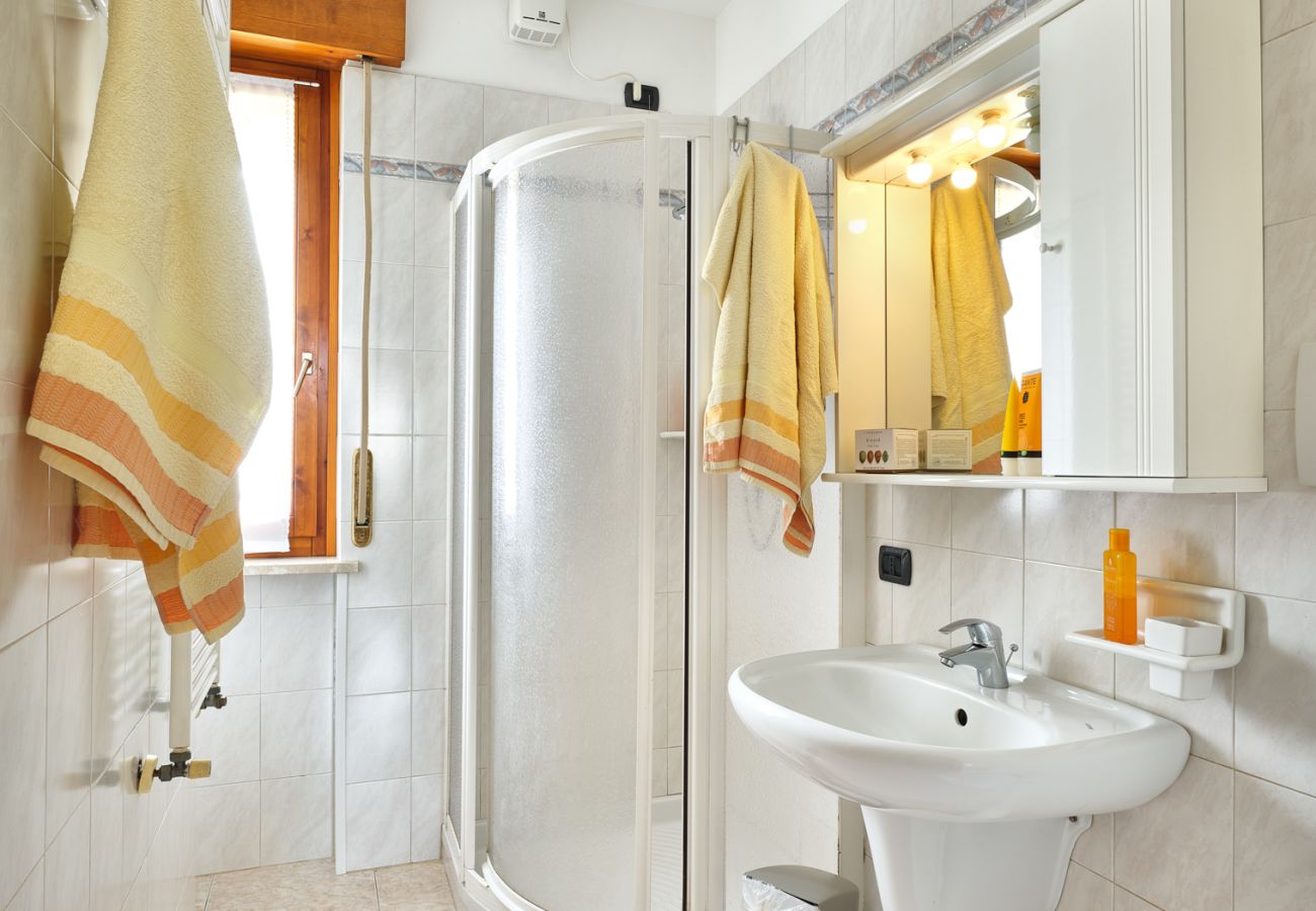 Appartamento a Bardolino - Regarda - La Casa di Fido con 3 camere, 2 bagni, giardino recintato