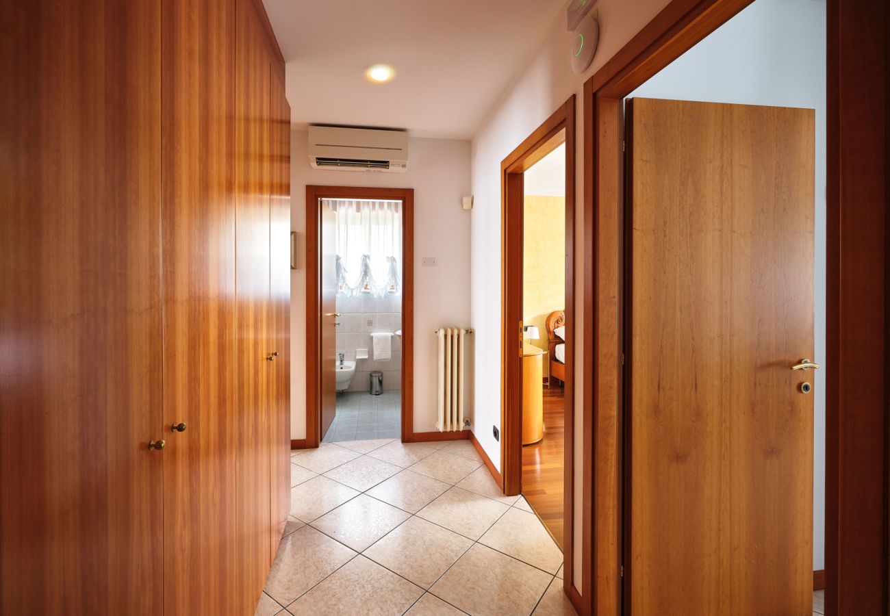Appartamento a Bardolino - Regarda - La Casa di Fido con 3 camere, 2 bagni, giardino recintato