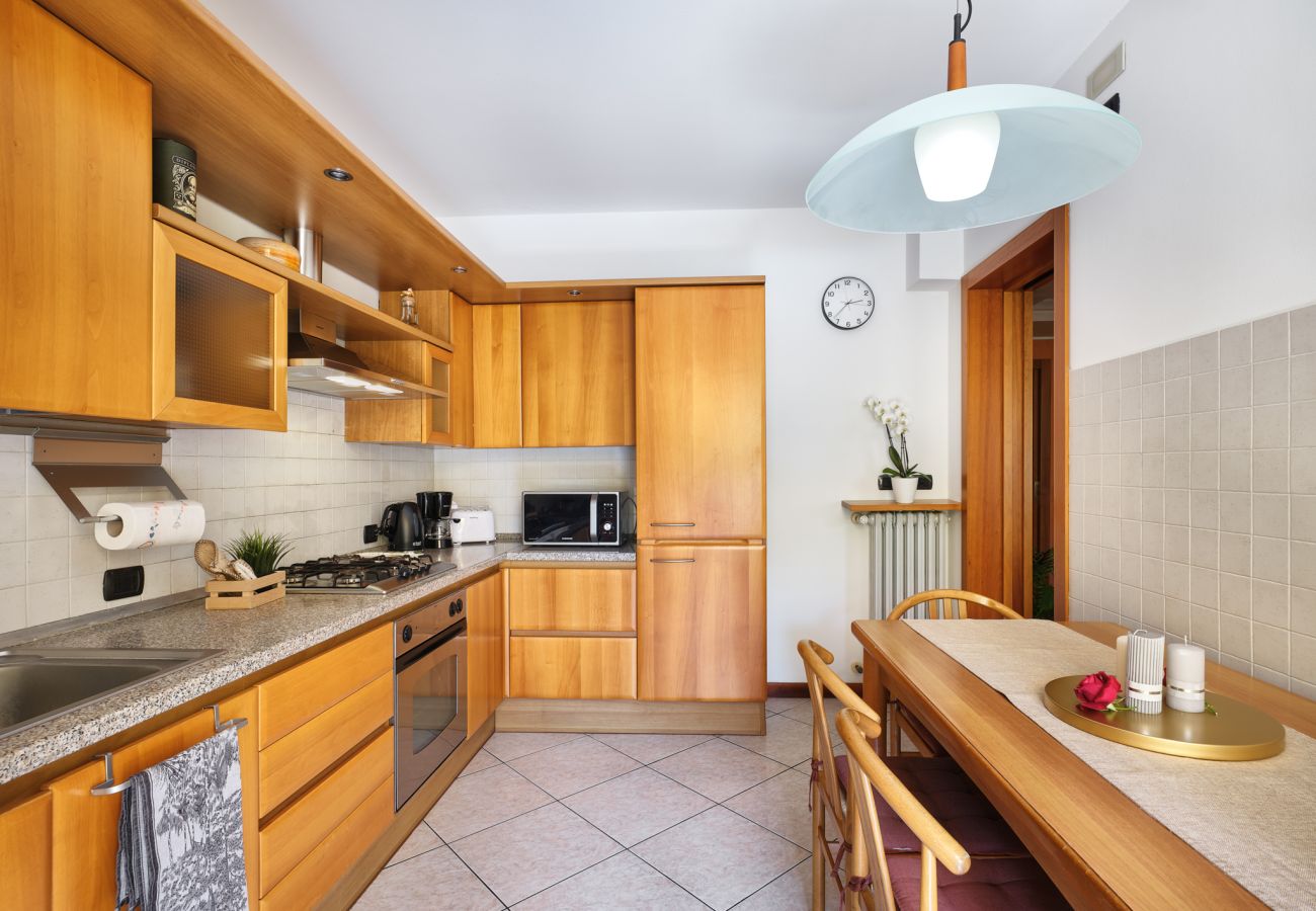 Appartamento a Bardolino - Regarda - La Casa di Fido con 3 camere, 2 bagni, giardino recintato