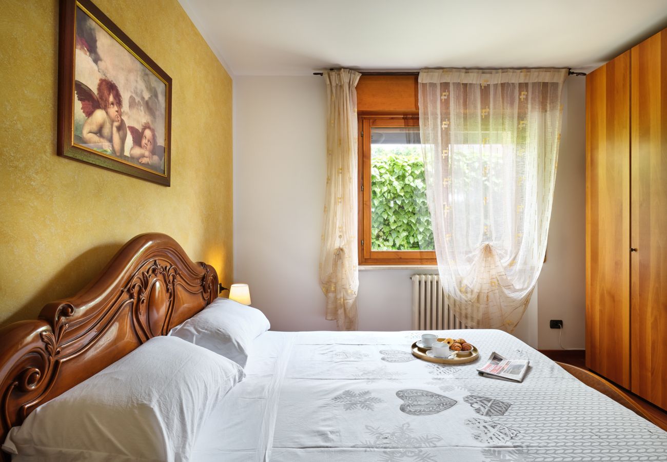Appartamento a Bardolino - Regarda - La Casa di Fido con 3 camere, 2 bagni, giardino recintato