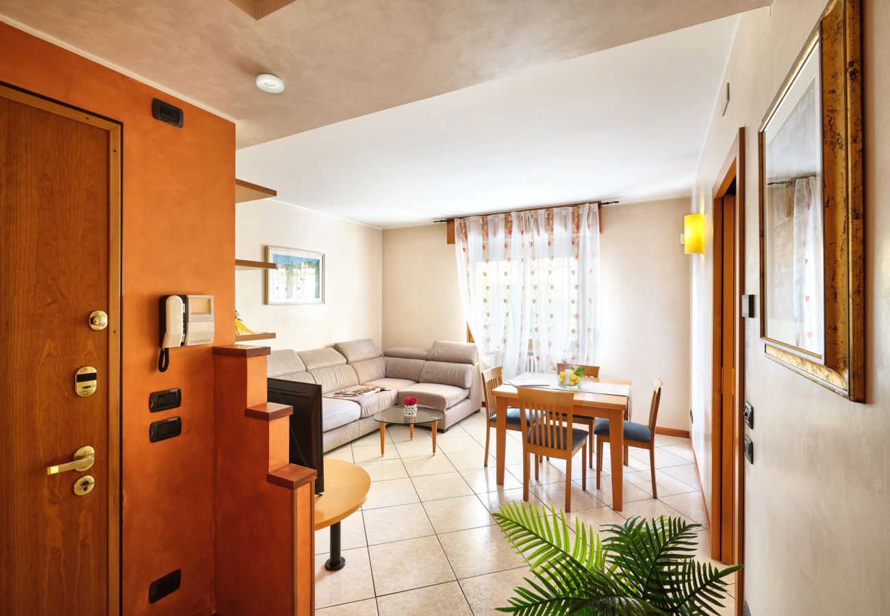 Appartamento a Bardolino - Regarda - La Casa di Fido con 3 camere, 2 bagni, giardino recintato