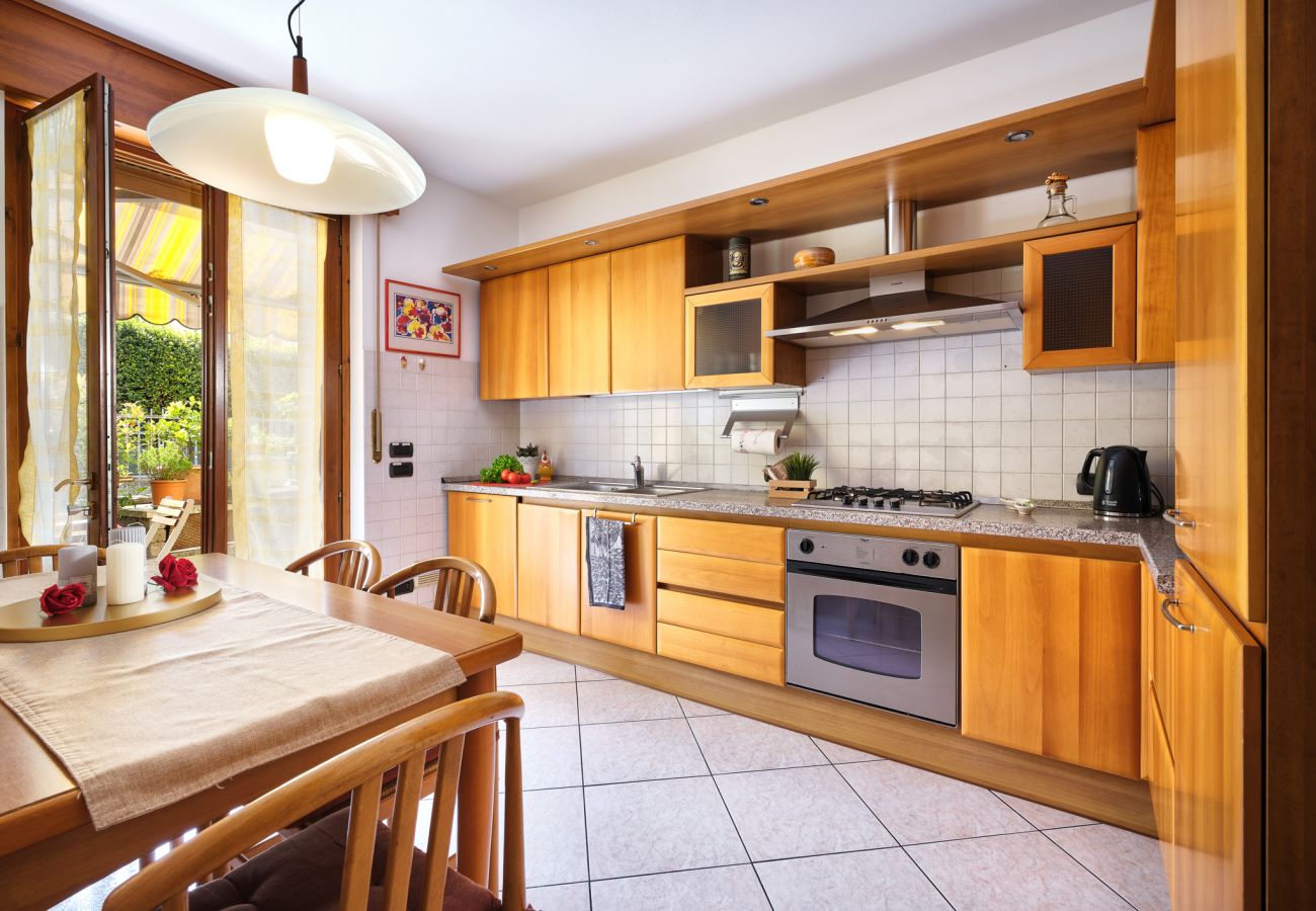 Appartamento a Bardolino - Regarda - La Casa di Fido con 3 camere, 2 bagni, giardino recintato