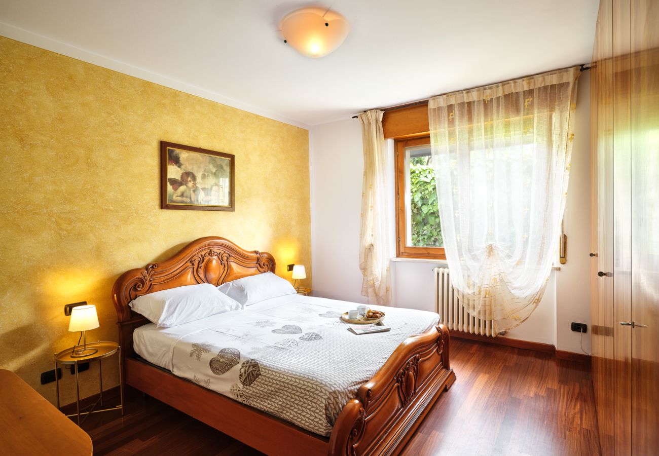 Appartamento a Bardolino - Regarda - La Casa di Fido con 3 camere, 2 bagni, giardino recintato