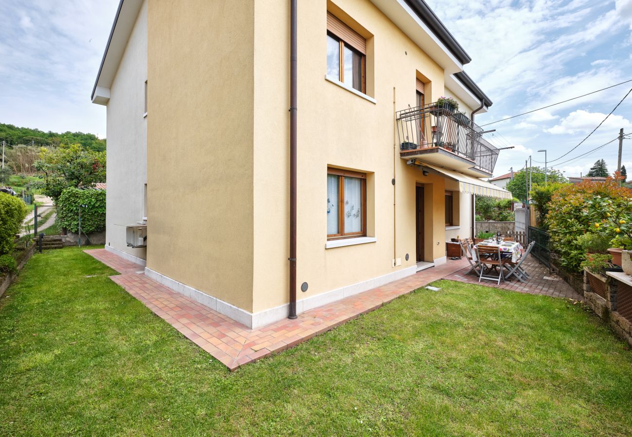 Appartamento a Bardolino - Regarda - La Casa di Fido con 3 camere, 2 bagni, giardino recintato