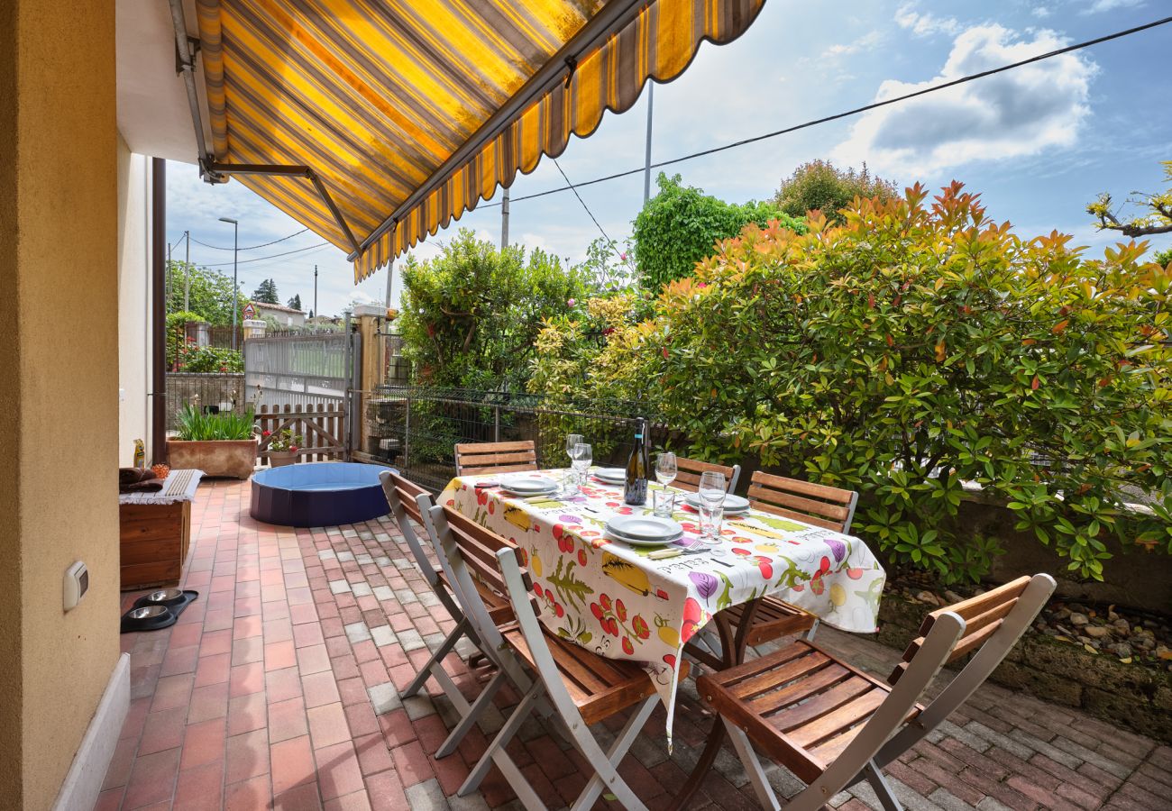 Appartamento a Bardolino - Regarda - La Casa di Fido con 3 camere, 2 bagni, giardino recintato