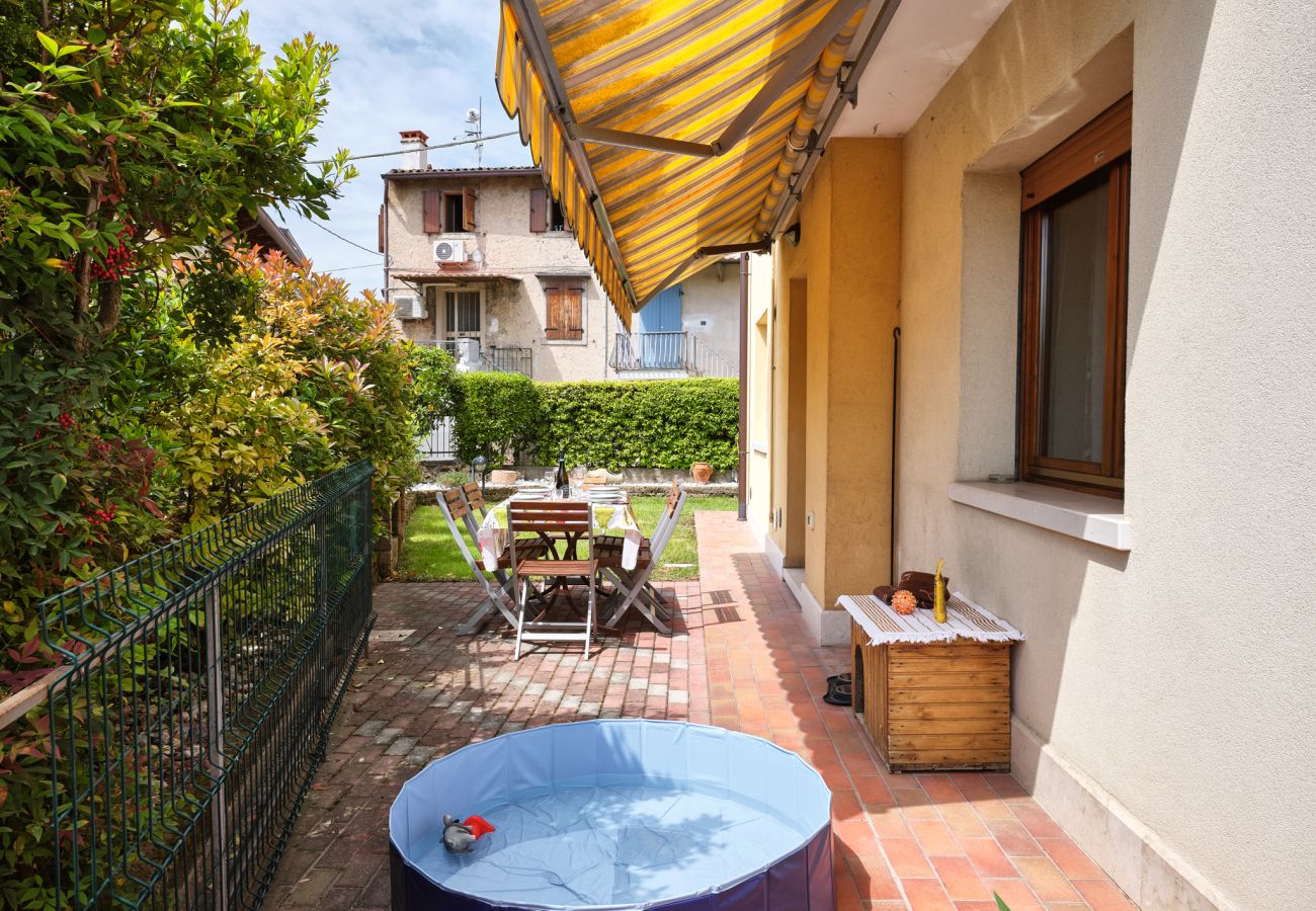 Appartamento a Bardolino - Regarda - La Casa di Fido con 3 camere, 2 bagni, giardino recintato