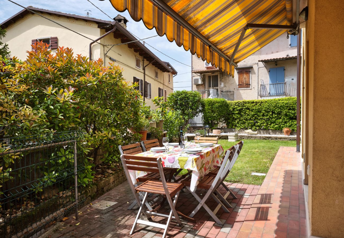 Appartamento a Bardolino - Regarda - La Casa di Fido con 3 camere, 2 bagni, giardino recintato