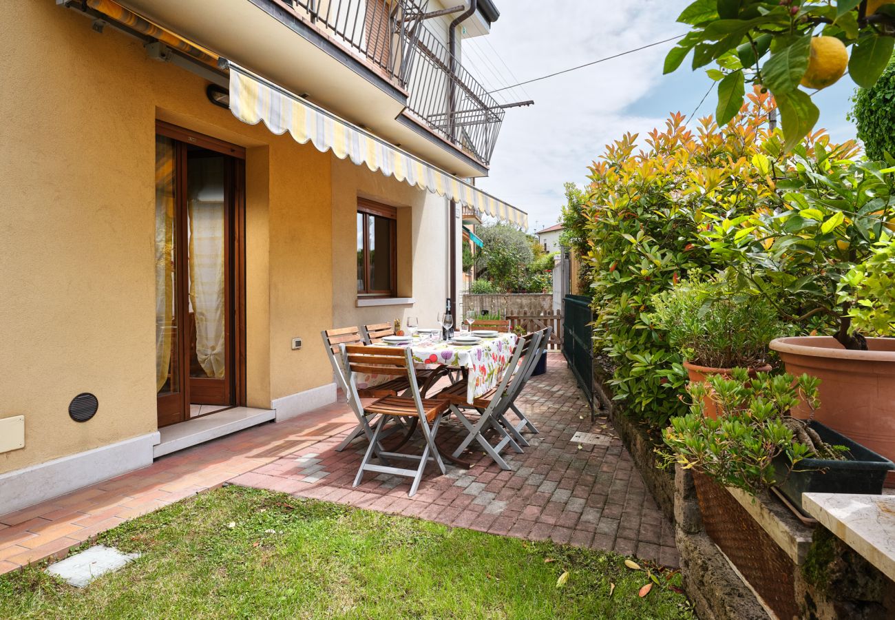 Appartamento a Bardolino - Regarda - La Casa di Fido con 3 camere, 2 bagni, giardino recintato