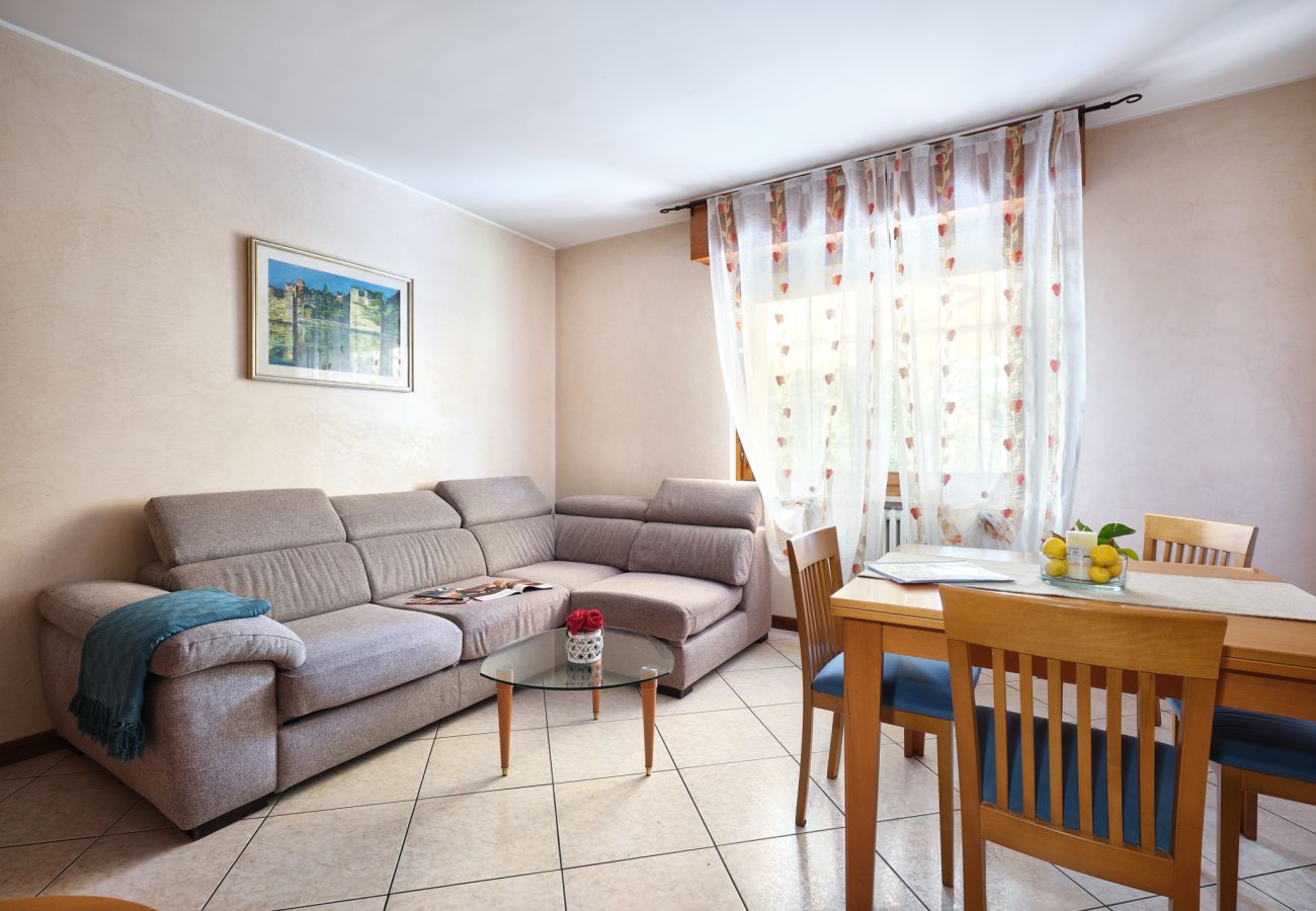 Appartamento a Bardolino - Regarda - La Casa di Fido con 3 camere, 2 bagni, giardino recintato