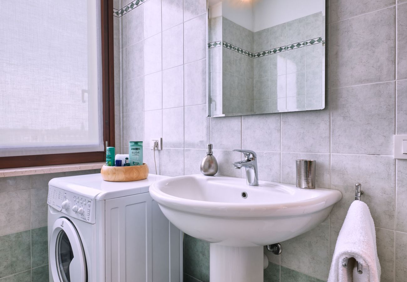 Appartamento a Lazise - Regarda - Bike apartment Miralago 2 con piscina e vista lago,  parcheggio biciclette