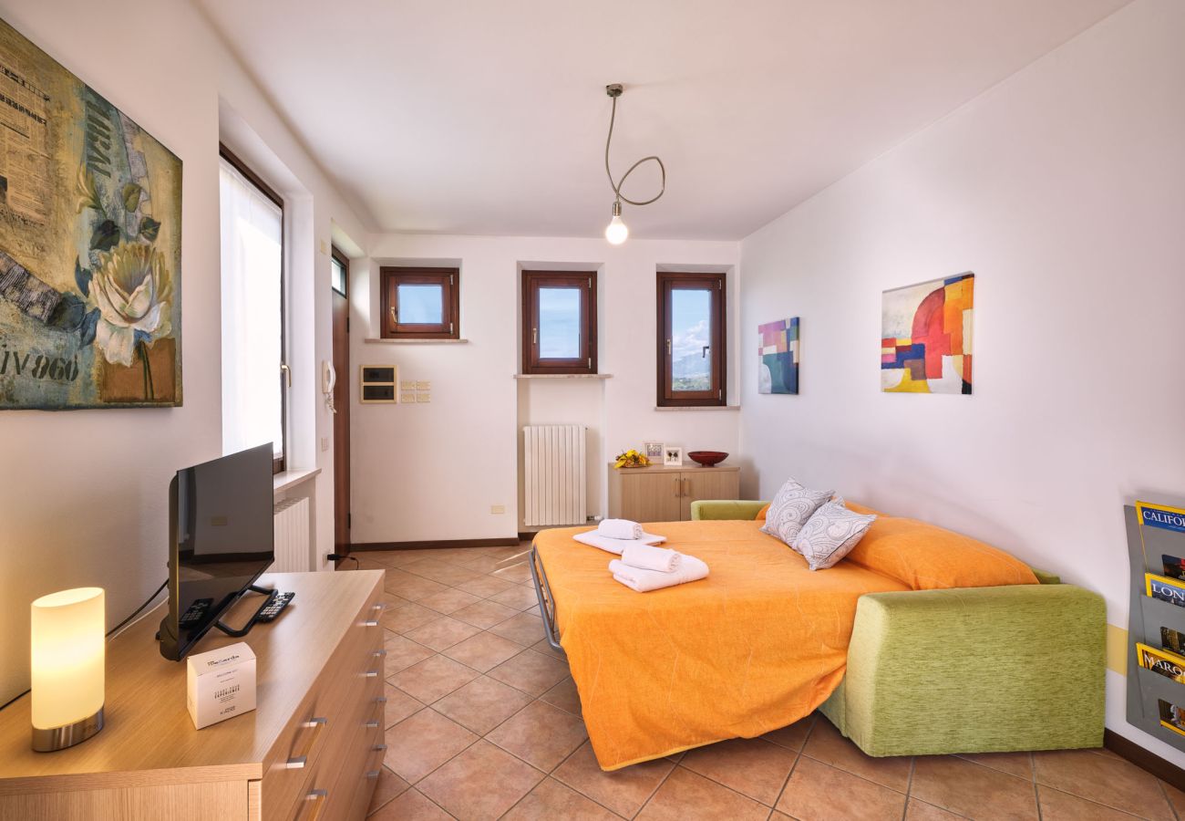 Appartamento a Lazise - Regarda - Bike apartment Miralago 2 con piscina e vista lago,  parcheggio biciclette