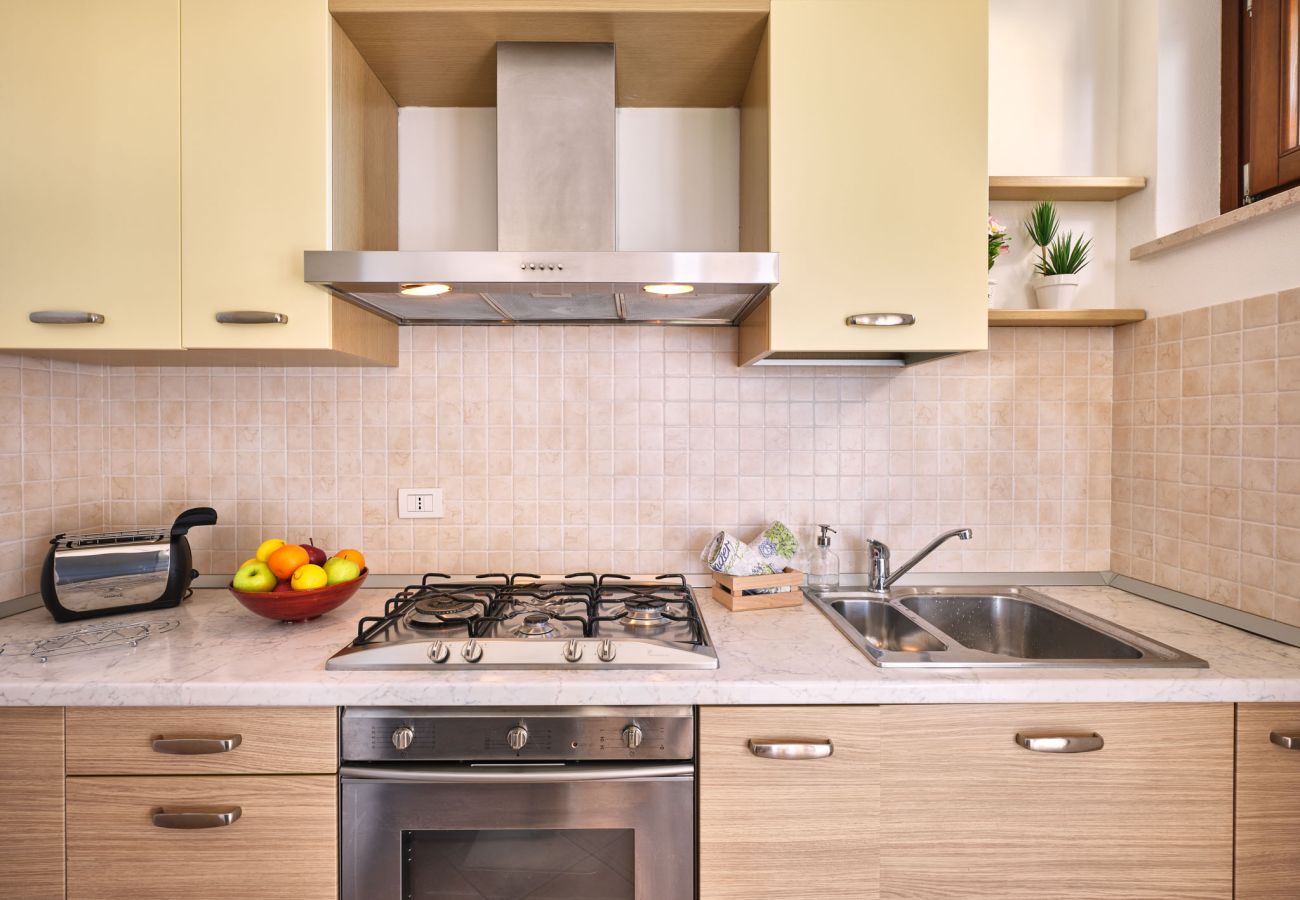 Appartamento a Lazise - Regarda - Bike apartment Miralago 2 con piscina e vista lago,  parcheggio biciclette
