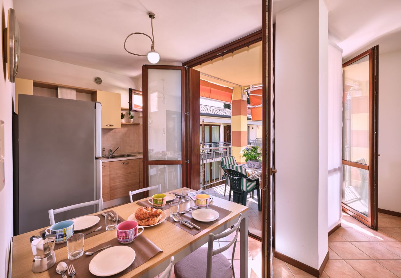 Appartamento a Lazise - Regarda - Bike apartment Miralago 2 con piscina e vista lago,  parcheggio biciclette