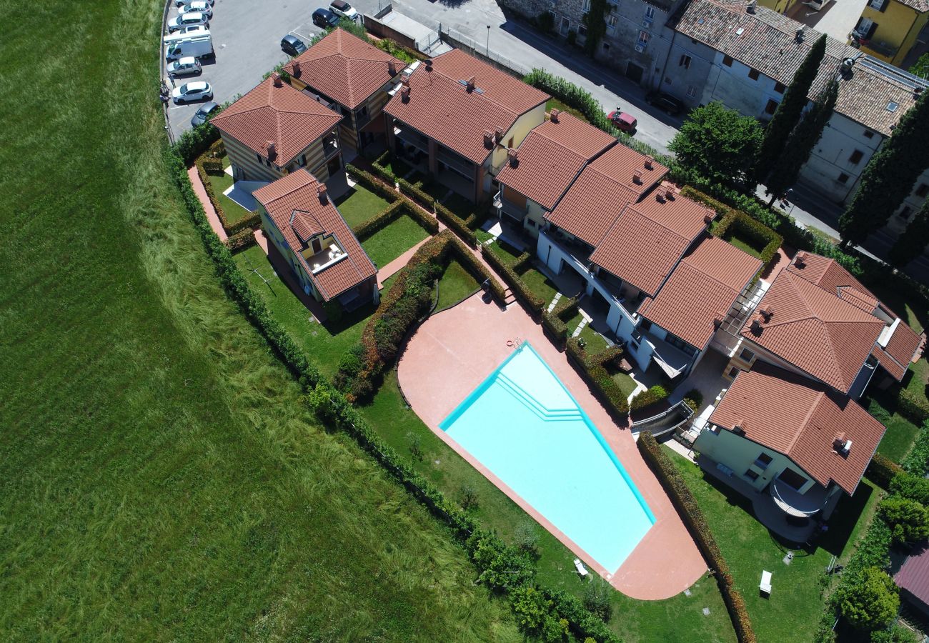 Appartamento a Lazise - Regarda - Bike apartment Miralago 2 con piscina e vista lago,  parcheggio biciclette
