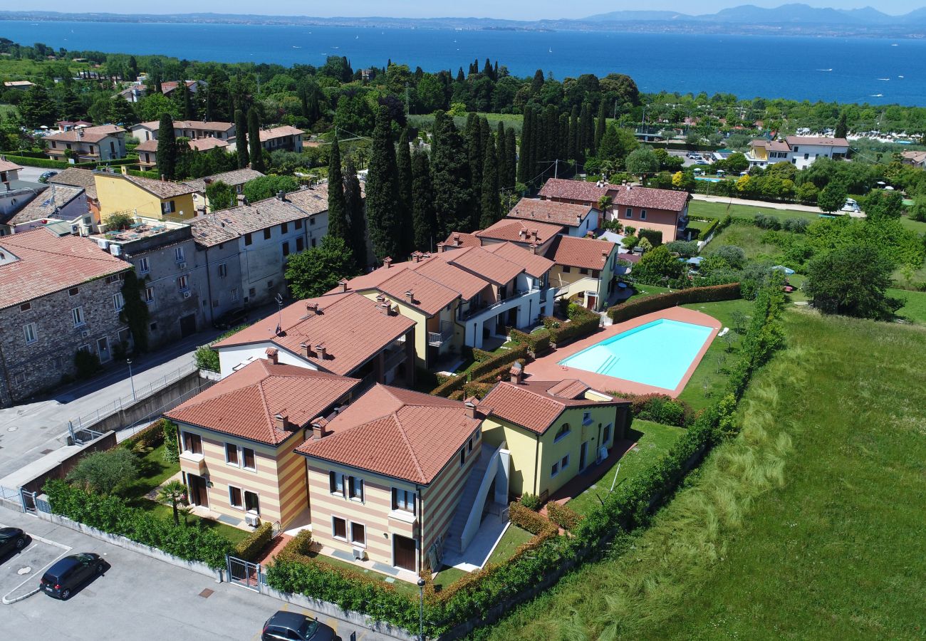 Appartamento a Lazise - Regarda - Bike apartment Miralago 2 con piscina e vista lago,  parcheggio biciclette