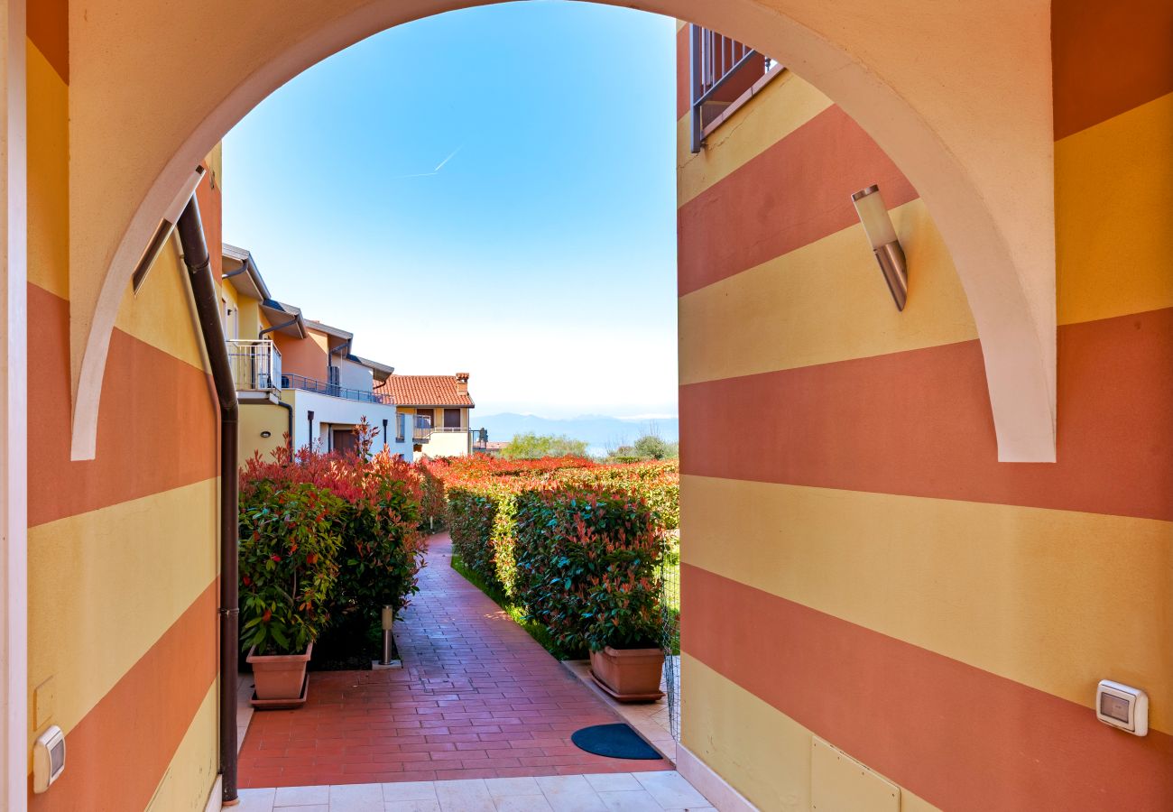 Appartamento a Lazise - Regarda - Bike apartment Miralago 2 con piscina e vista lago,  parcheggio biciclette