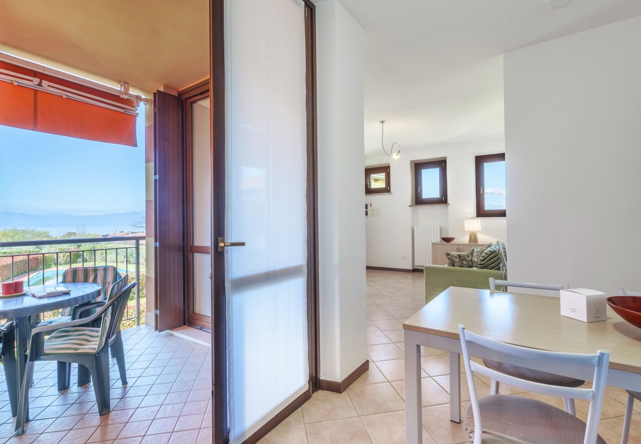 Appartamento a Lazise - Regarda - Bike apartment Miralago 2 con piscina e vista lago,  parcheggio biciclette