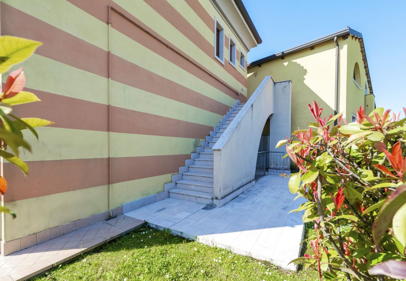 Appartamento a Lazise - Regarda - Bike apartment Miralago 2 con piscina e vista lago,  parcheggio biciclette