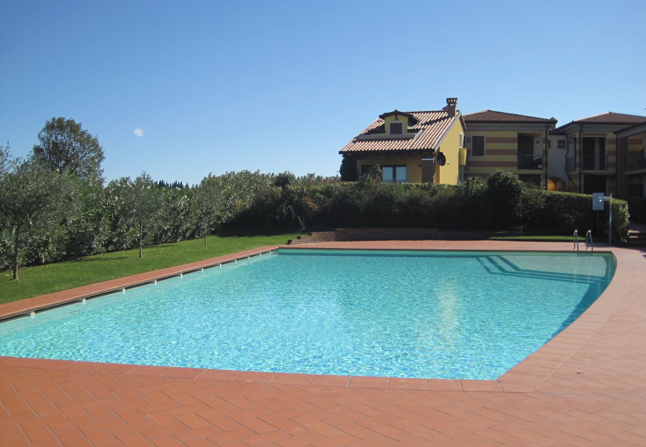 Appartamento a Lazise - Regarda - Bike apartment Miralago 2 con piscina e vista lago,  parcheggio biciclette