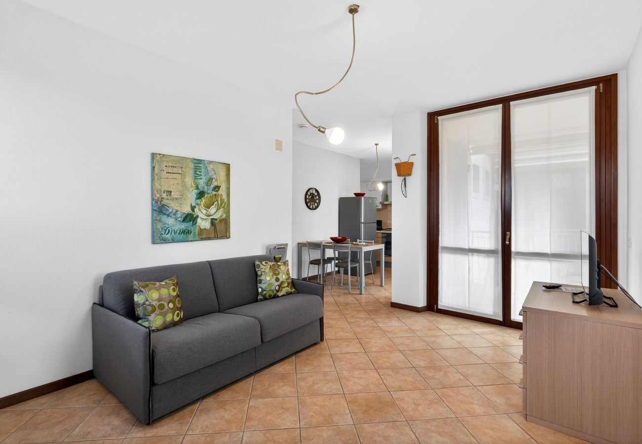 Appartamento a Lazise - Regarda - Bike apartment Miralago 2 con piscina e vista lago,  parcheggio biciclette