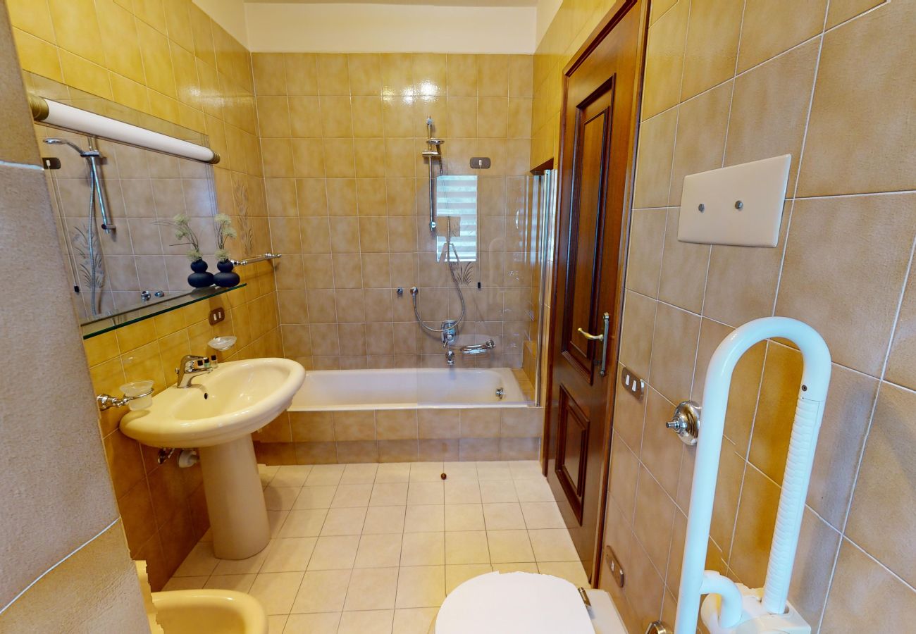 Villa a Puegnago sul Garda - VILLA FIORITA