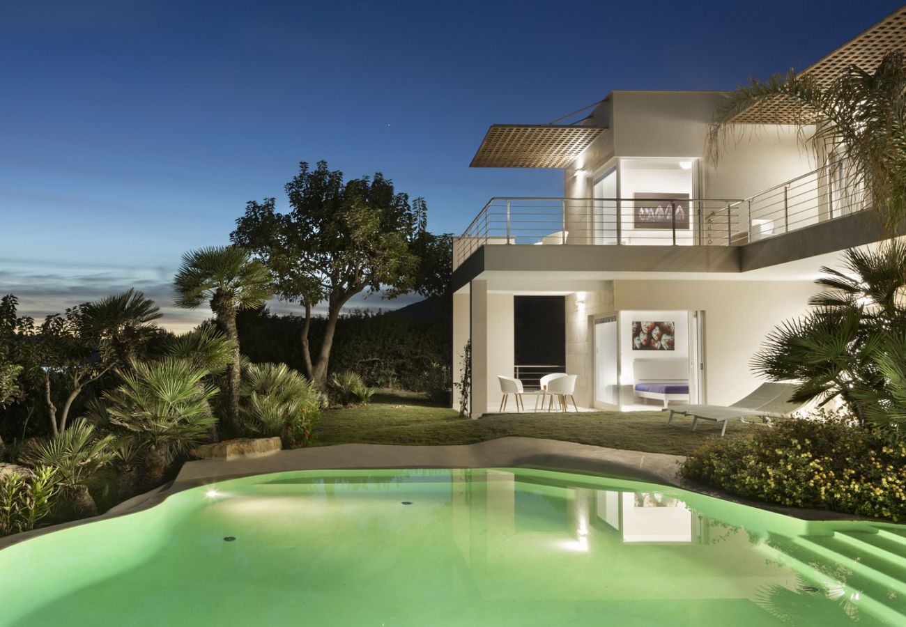 Villa a Alghero - Villa Kylo - villa di lusso con piscina sul mare ad Alghero