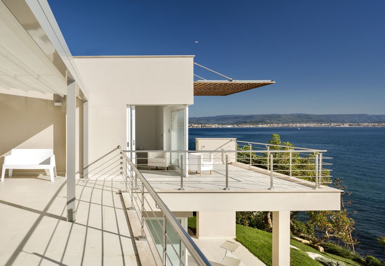 Villa a Alghero - Villa Kylo - villa di lusso con piscina sul mare ad Alghero