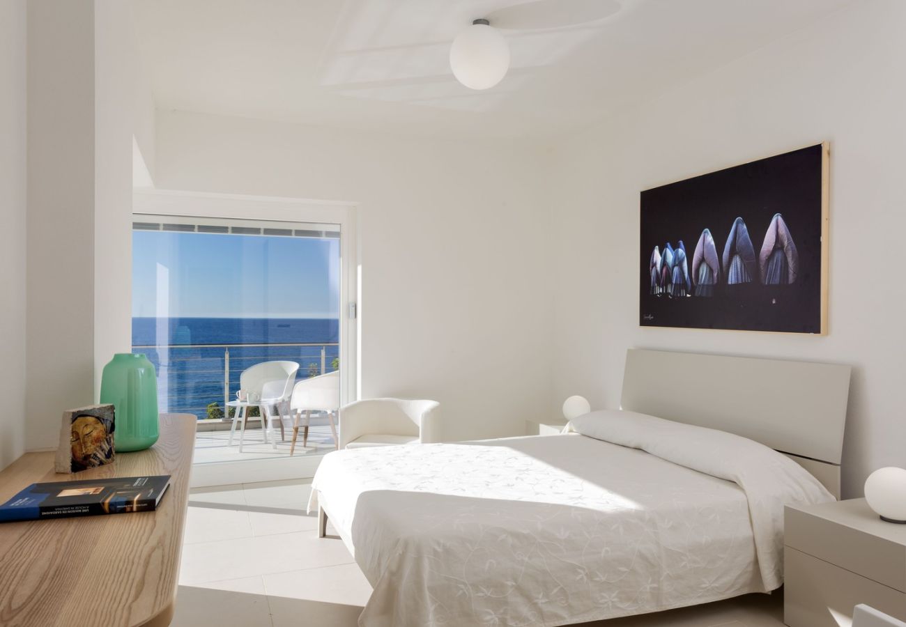 Villa a Alghero - Villa Kylo - villa di lusso con piscina sul mare ad Alghero