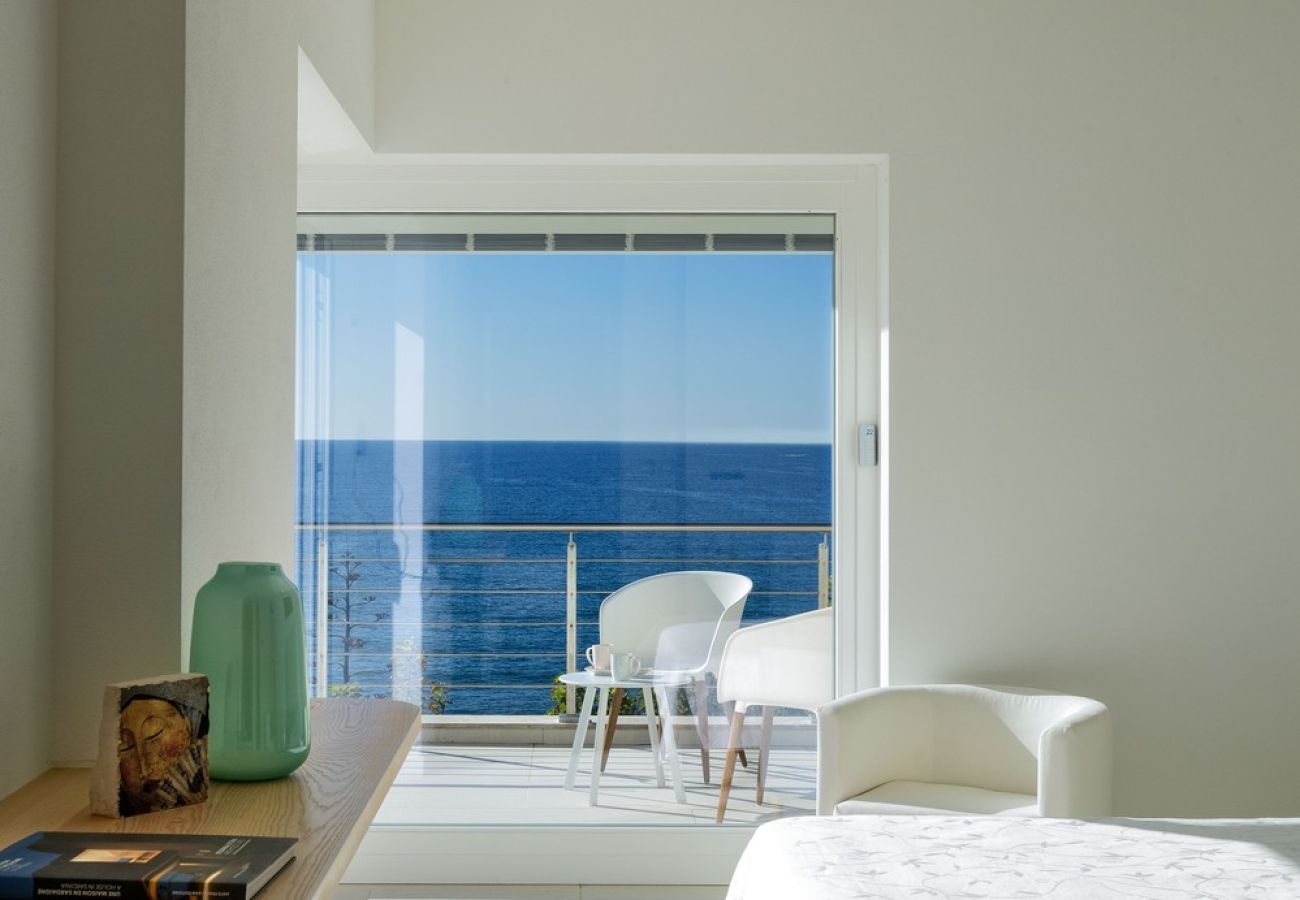 Villa a Alghero - Villa Kylo - villa di lusso con piscina sul mare ad Alghero