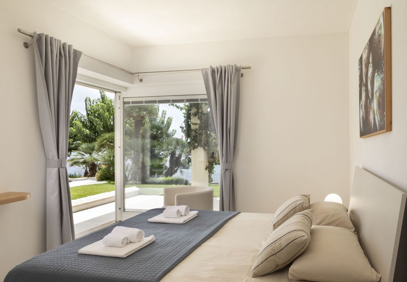 Villa a Alghero - Villa Kylo - villa di lusso con piscina sul mare ad Alghero