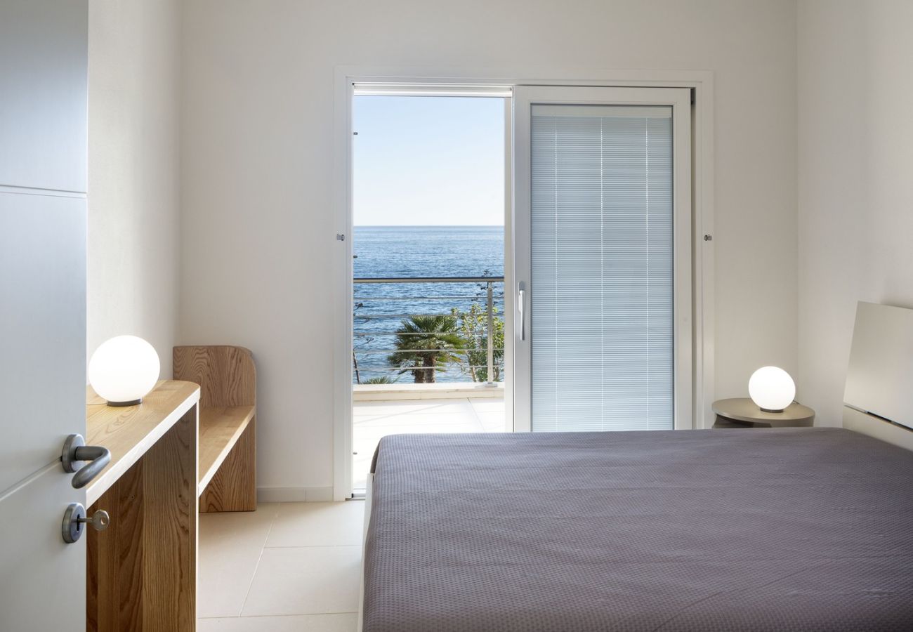 Villa a Alghero - Villa Kylo - villa di lusso con piscina sul mare ad Alghero