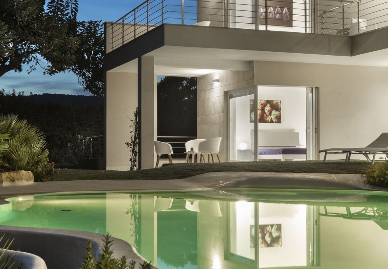 Villa a Alghero - Villa Kylo - villa di lusso con piscina sul mare ad Alghero