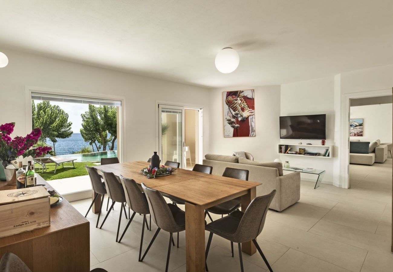 Villa a Alghero - Villa Kylo - villa di lusso con piscina sul mare ad Alghero