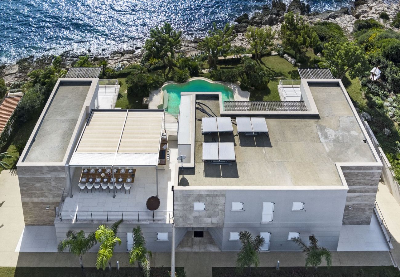 Villa a Alghero - Villa Kylo - villa di lusso con piscina sul mare ad Alghero