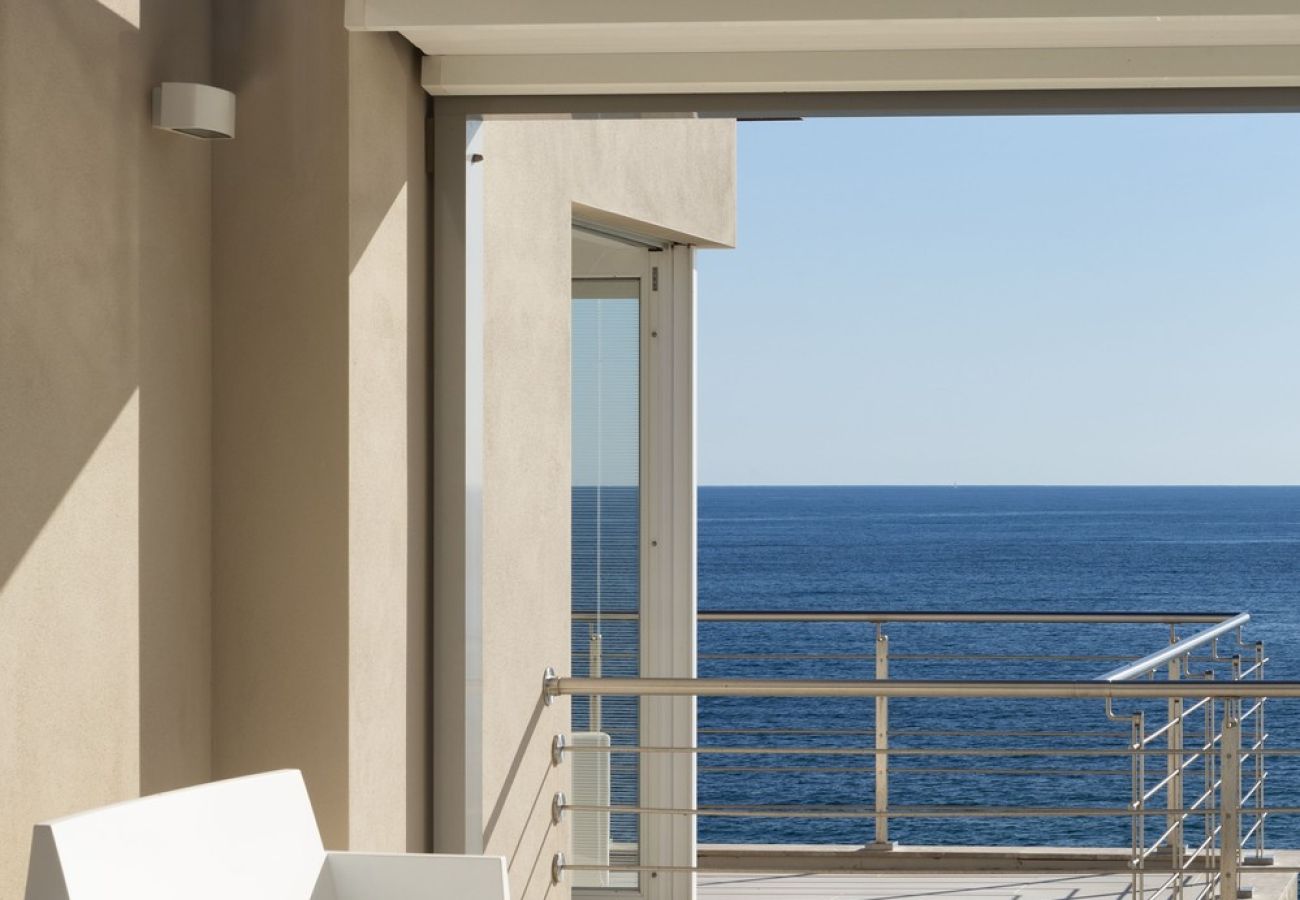 Villa a Alghero - Villa Kylo - villa di lusso con piscina sul mare ad Alghero