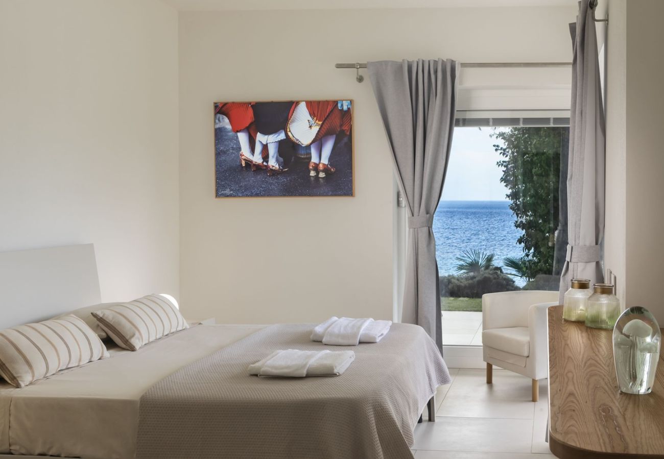 Villa a Alghero - Villa Kylo - villa di lusso con piscina sul mare ad Alghero