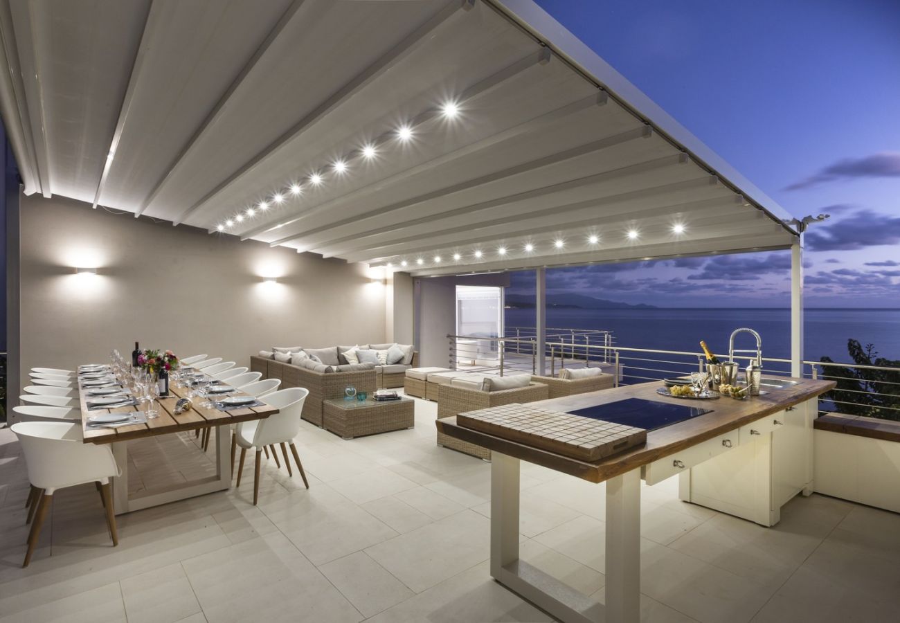 Villa a Alghero - Villa Kylo - villa di lusso con piscina sul mare ad Alghero