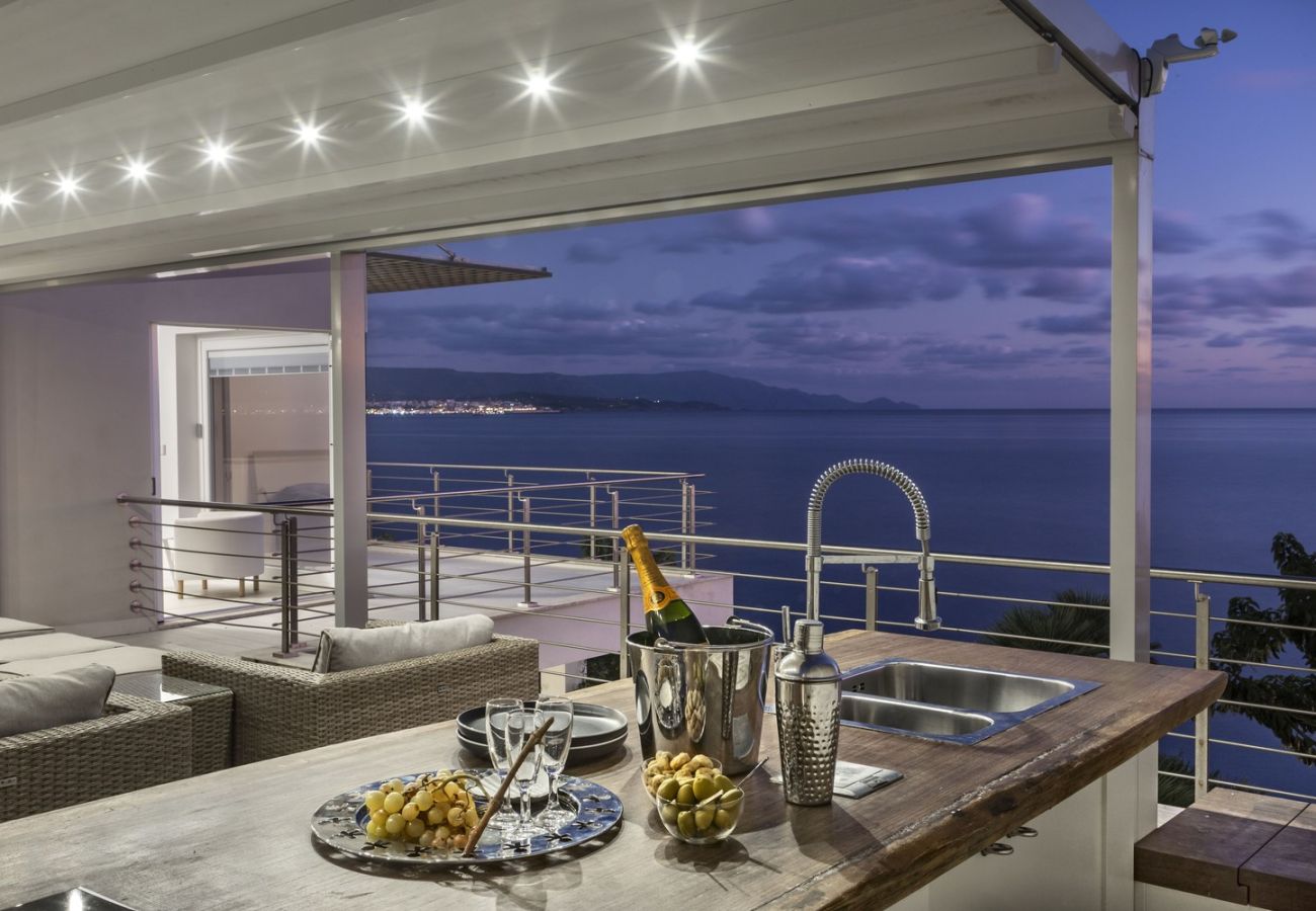 Villa a Alghero - Villa Kylo - villa di lusso con piscina sul mare ad Alghero
