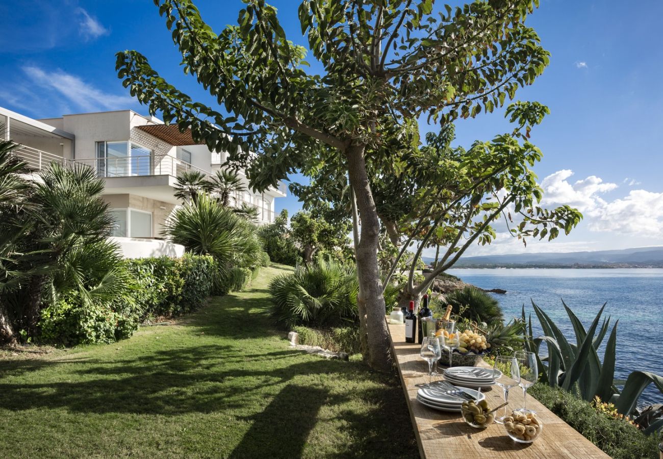 Villa a Alghero - Villa Kylo - villa di lusso con piscina sul mare ad Alghero