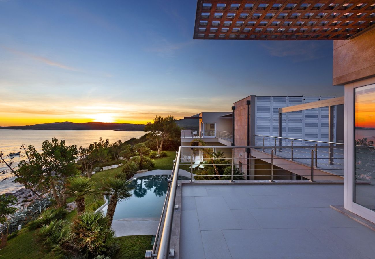 Villa a Alghero - Villa Kylo - villa di lusso con piscina sul mare ad Alghero