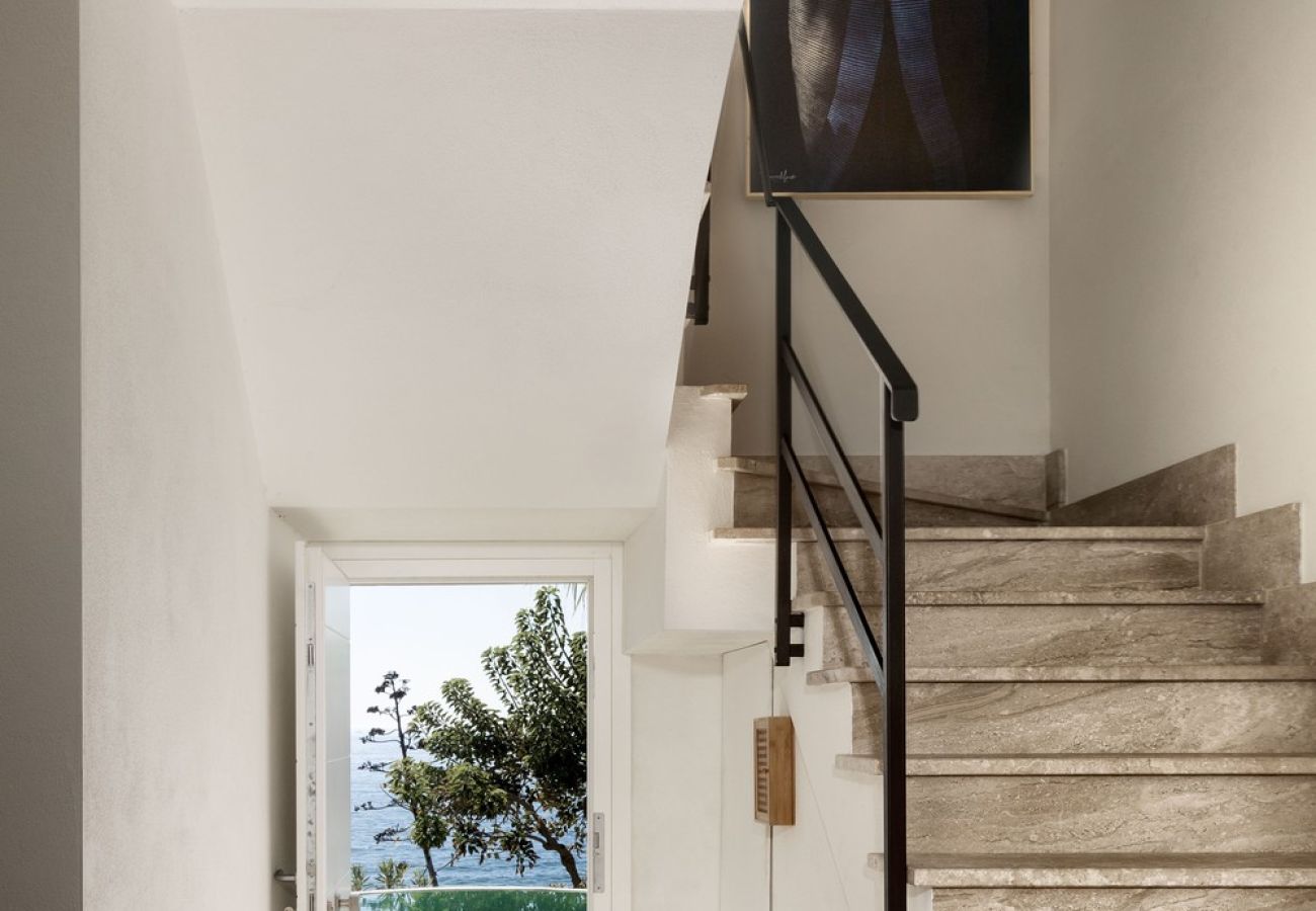 Villa a Alghero - Villa Kylo - villa di lusso con piscina sul mare ad Alghero