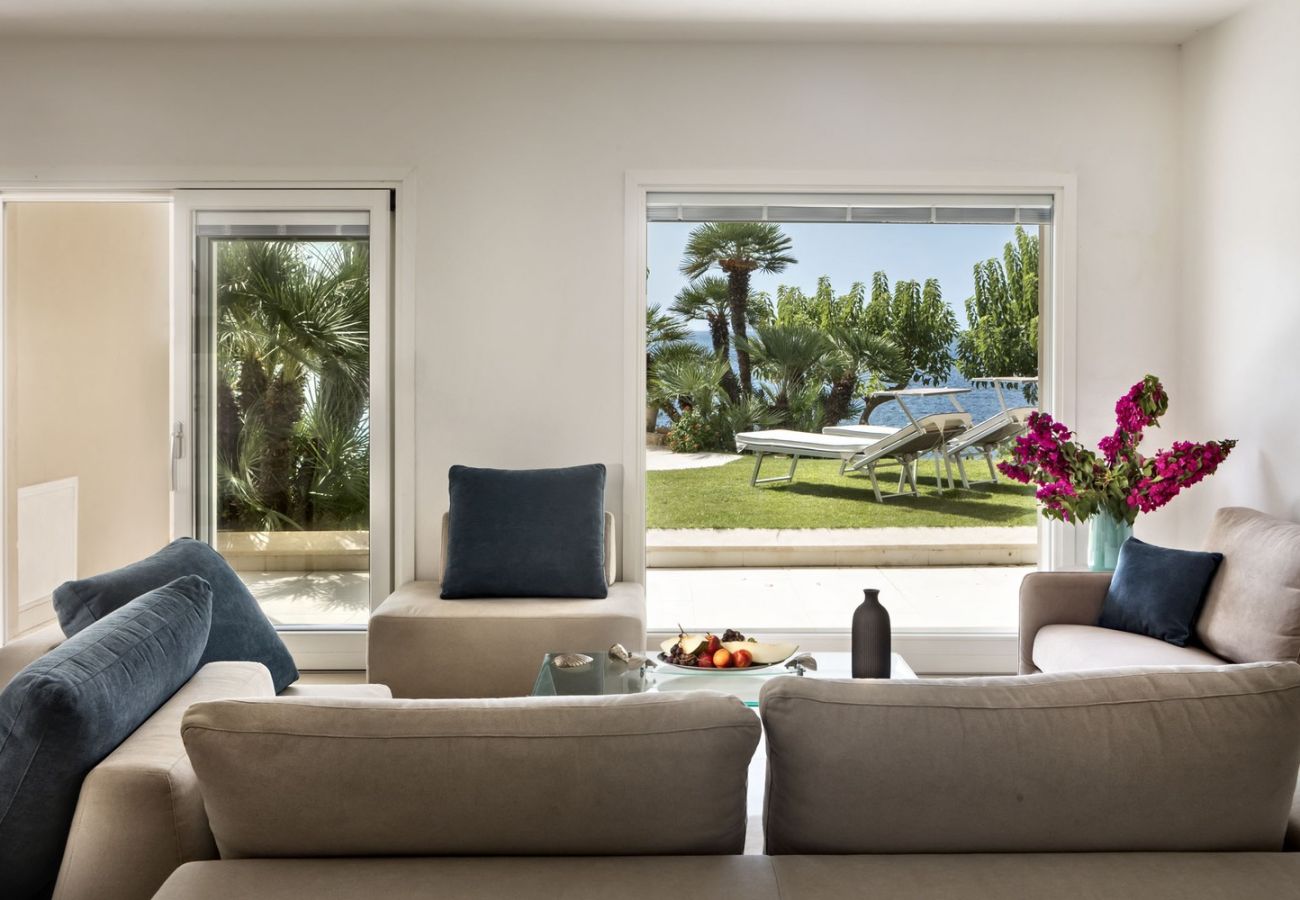 Villa a Alghero - Villa Kylo - villa di lusso con piscina sul mare ad Alghero