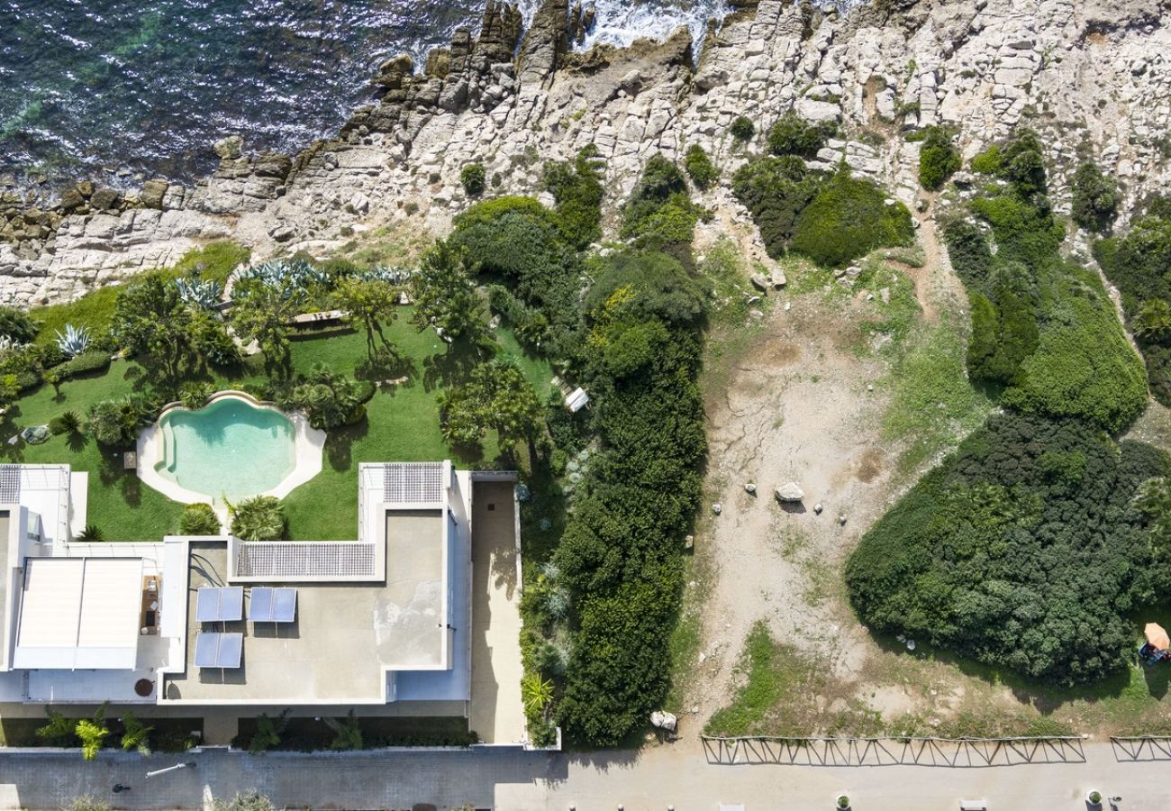 Villa a Alghero - Villa Kylo - villa di lusso con piscina sul mare ad Alghero