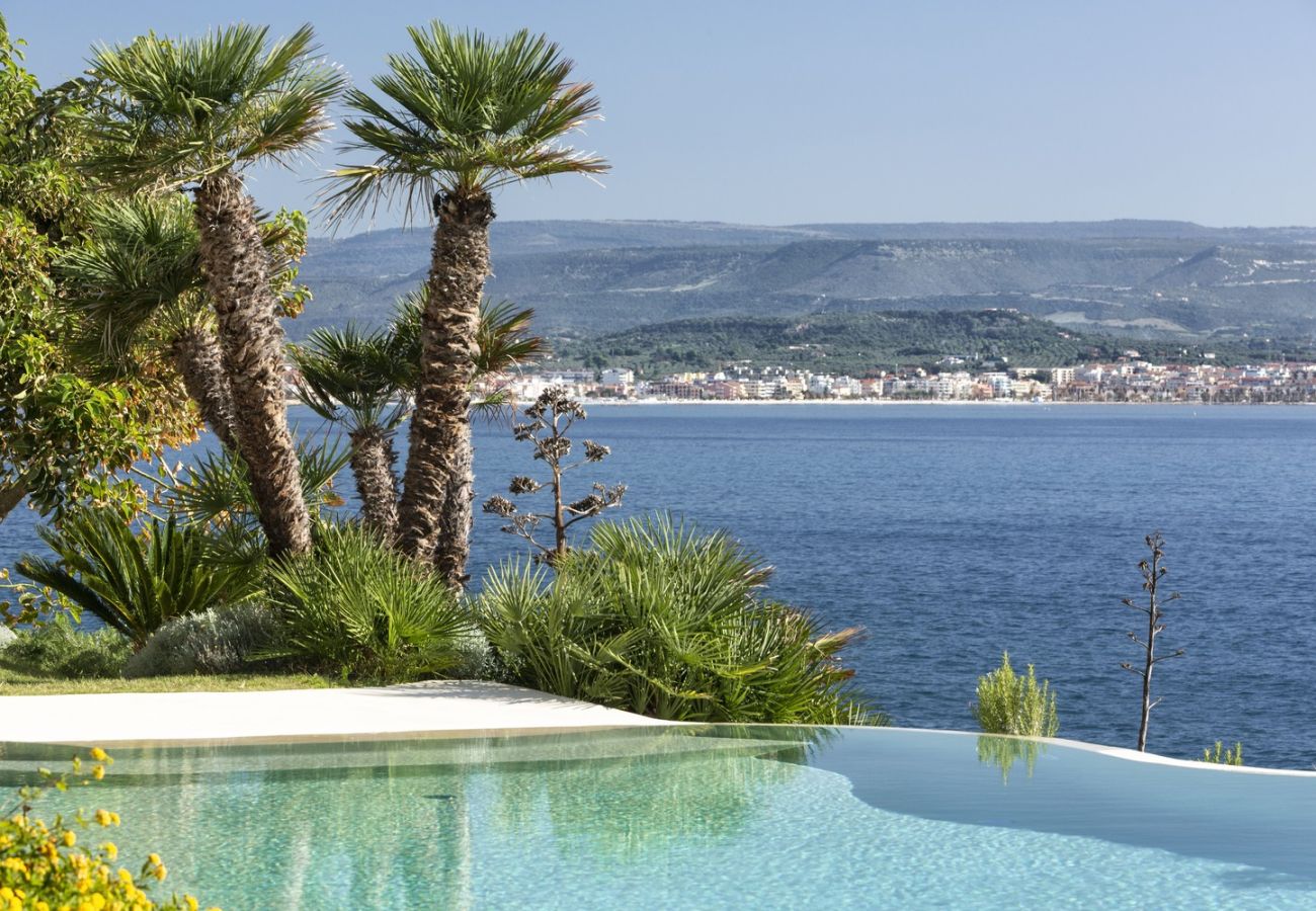 Villa a Alghero - Villa Kylo - villa di lusso con piscina sul mare ad Alghero