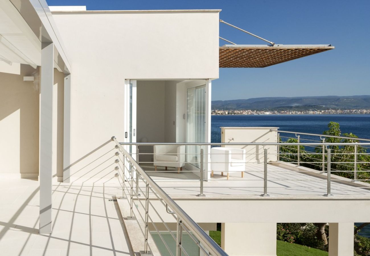 Villa a Alghero - Villa Kylo - villa di lusso con piscina sul mare ad Alghero