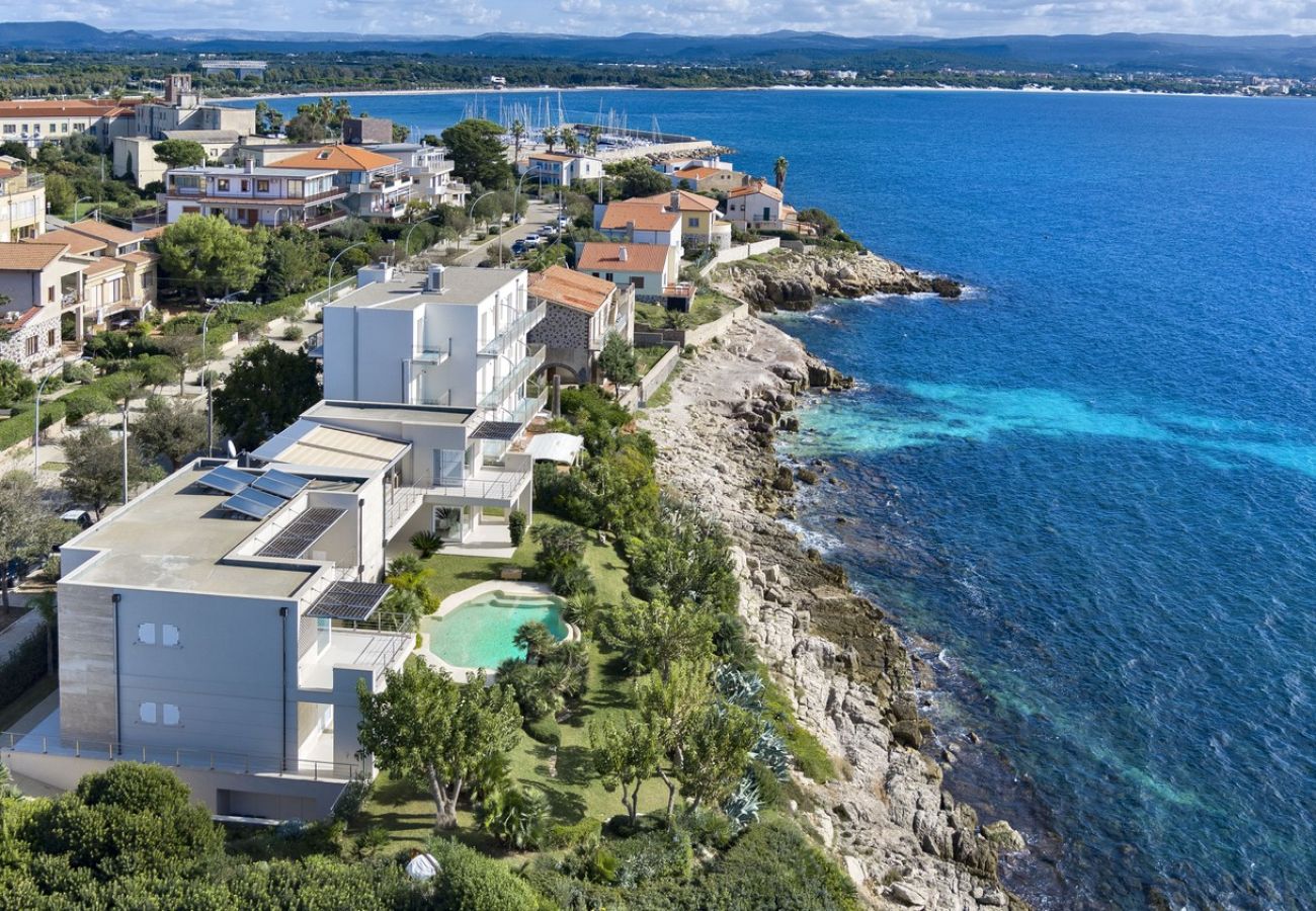 Villa a Alghero - Villa Kylo - villa di lusso con piscina sul mare ad Alghero