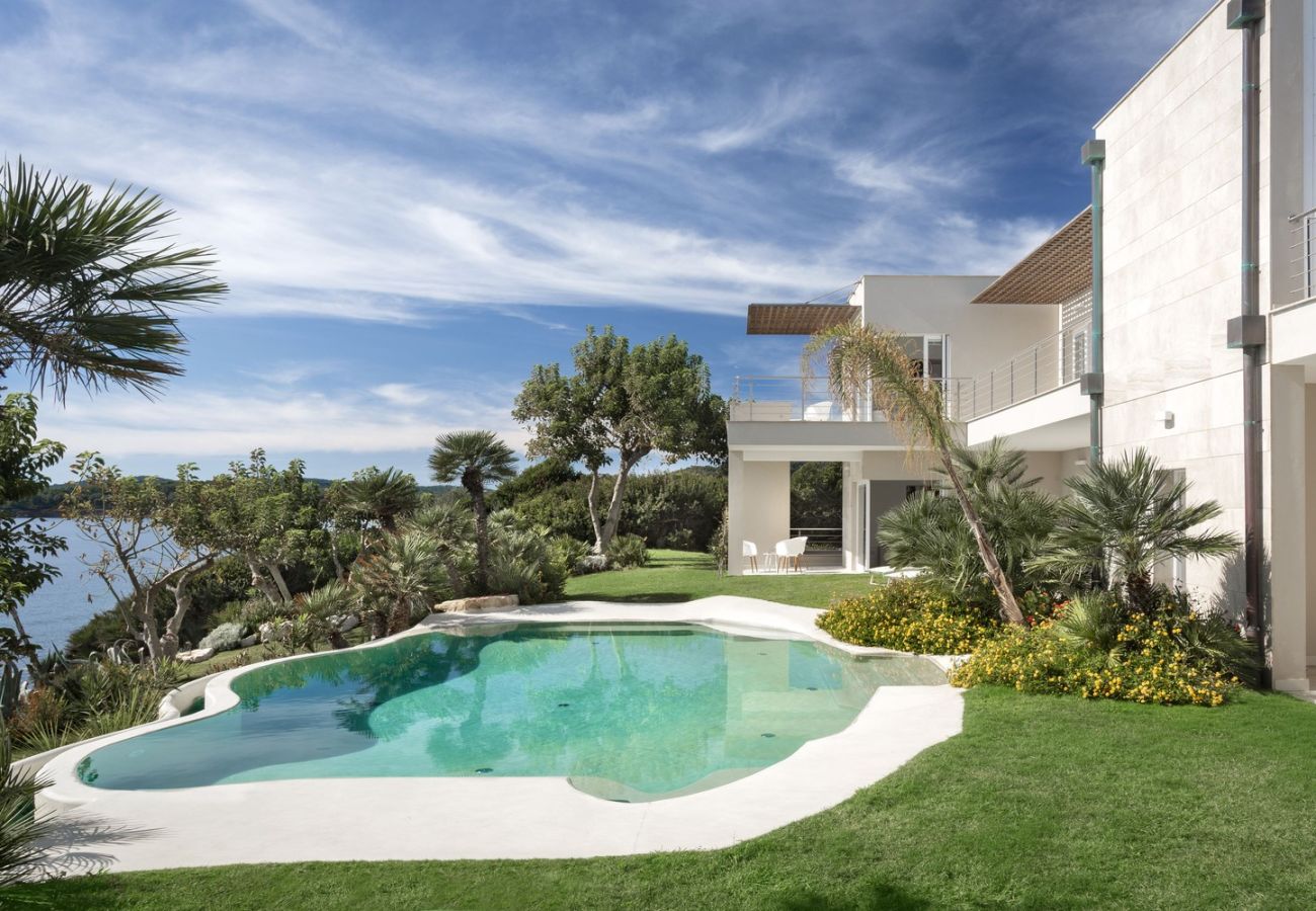 Villa a Alghero - Villa Kylo - villa di lusso con piscina sul mare ad Alghero