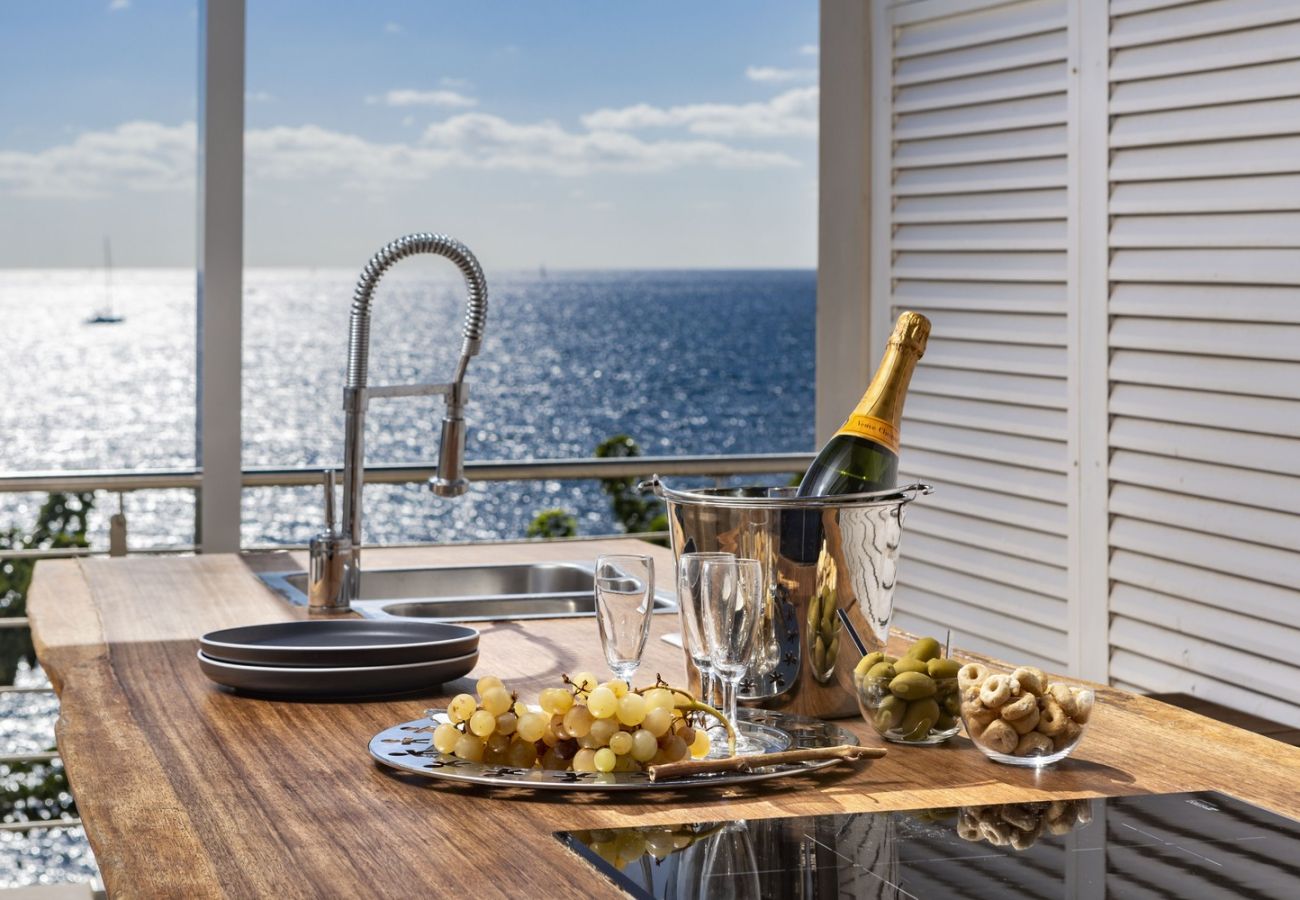 Villa a Alghero - Villa Kylo - villa di lusso con piscina sul mare ad Alghero