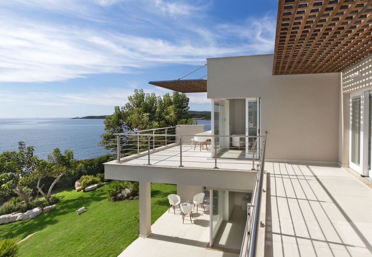 Villa a Alghero - Villa Kylo - villa di lusso con piscina sul mare ad Alghero